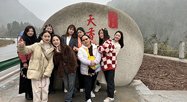 天香有約、快樂(lè )同行--西部試驗場(chǎng)公司開(kāi)展“三八”婦女節踏青賞花活動(dòng)